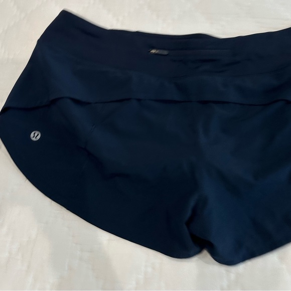 NAVY Lululemon Speed Up Low Rise 2.5in Shorts - Picture 3 of 5